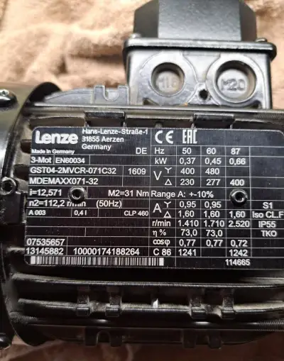 Elektromotor LENZE s převodovkou