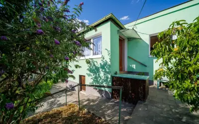 Pozemek se samostatně stojícím RD, Praha 10 – Strašnice
