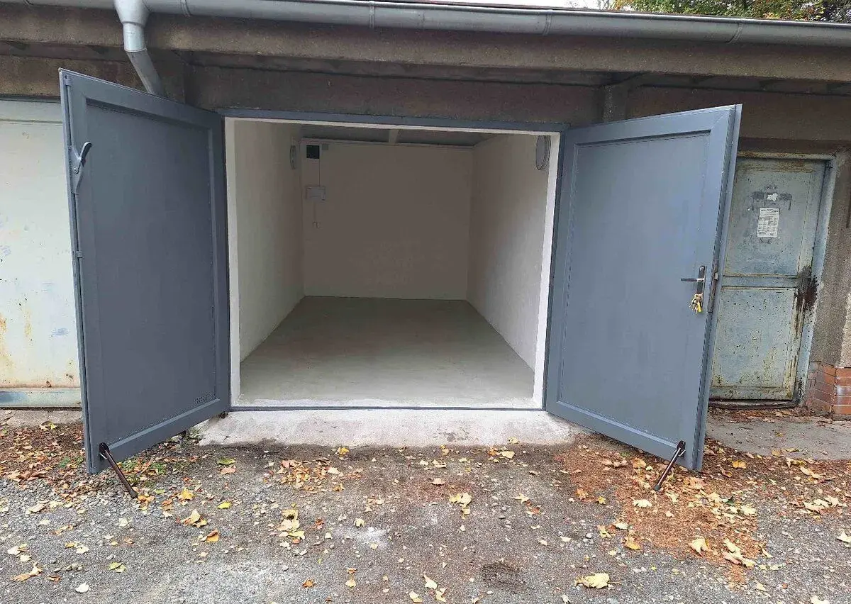 Pronájmu garáž 16m2 Brno – Slatina