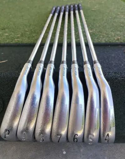 Wilson FG Tour V6, set želez Pw-4i