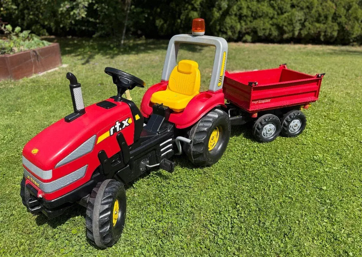Šlapací dětský traktor Rolly Toys s vlečkou
