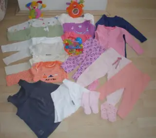 set obleční pro miminko 74 + chrastítka