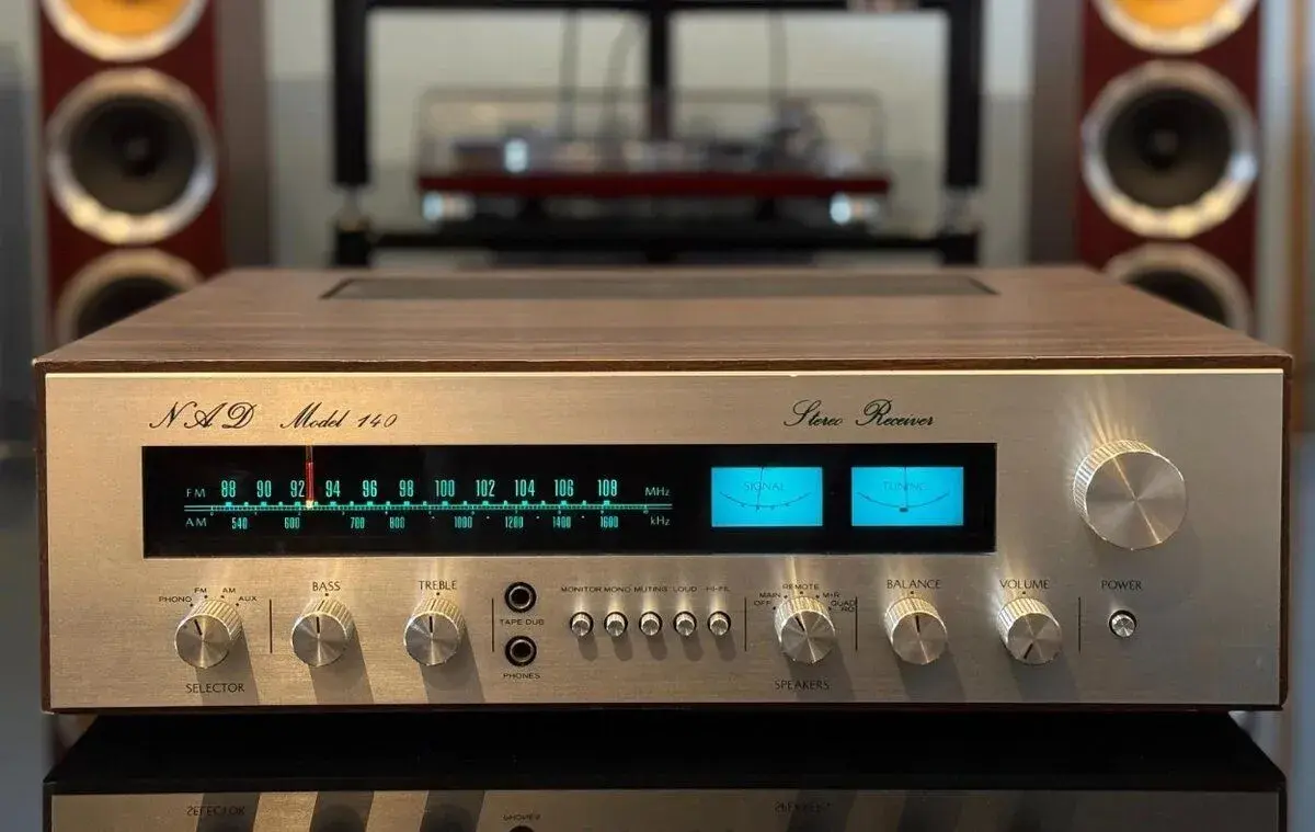 NAD Model 140 stereo zesilovač