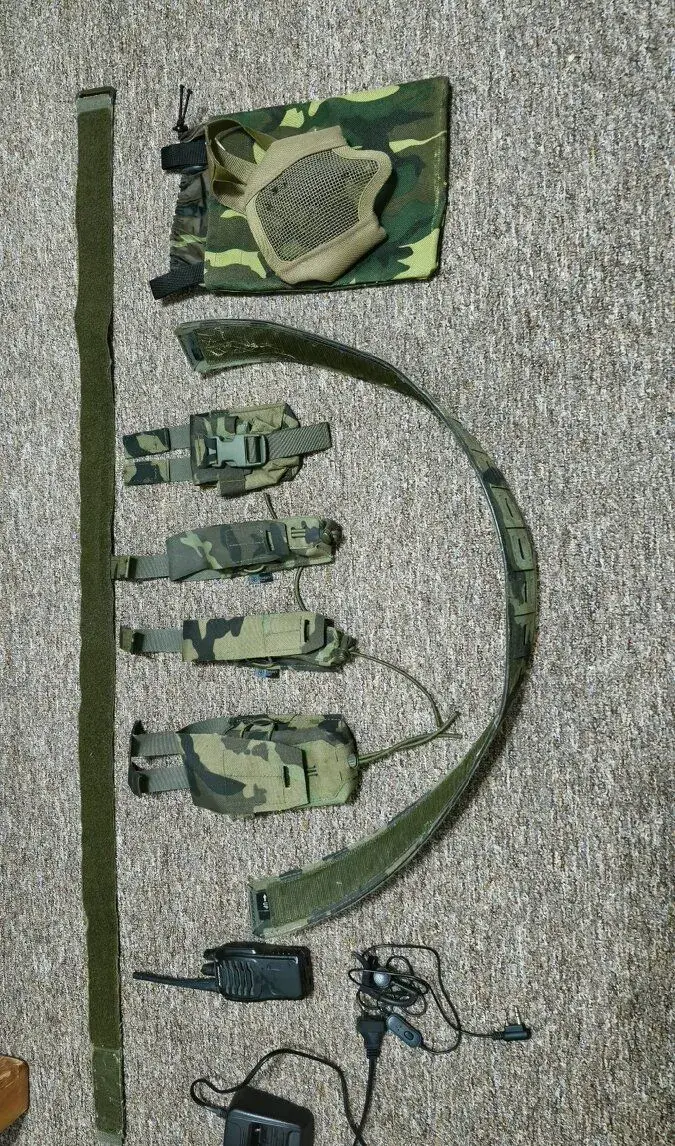Taktické sumky na zásobníky (M4 / MP5) a granát + vysílačka