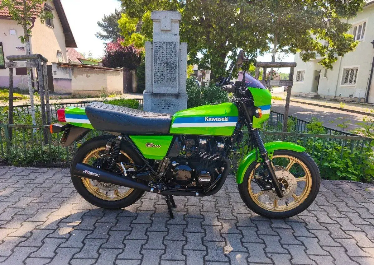 Kawasaki GPZ 550 rok 1981