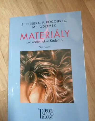 Učebnice materiály pro obor kadeřník+ podložka na melirování