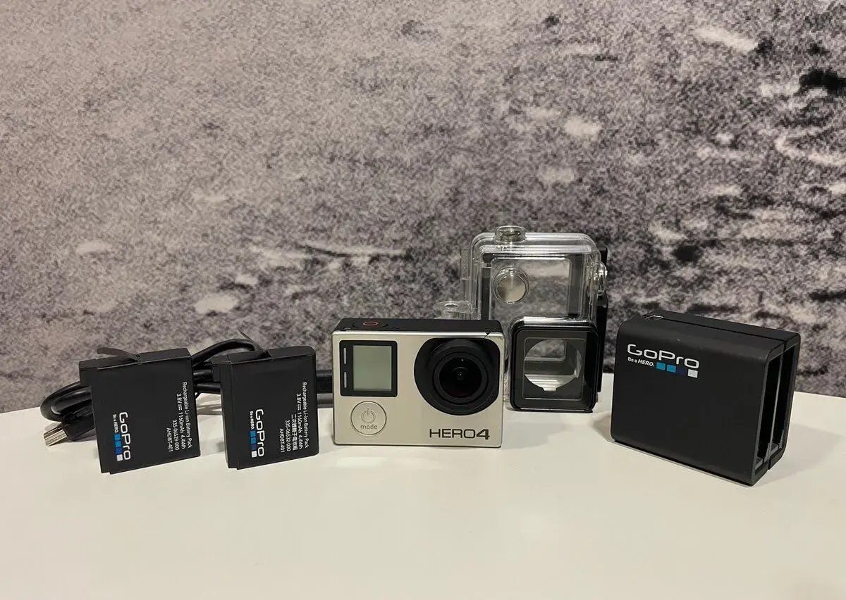 Kamera Go Pro Hero 4, pouzdro, nabíječka, 3 baterie