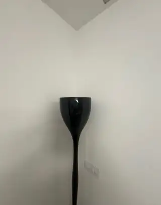Stojací lampa černá