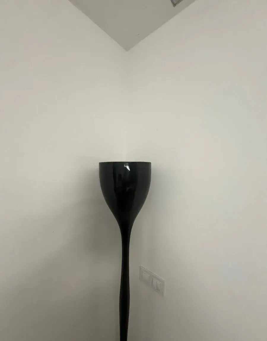 Stojací lampa černá