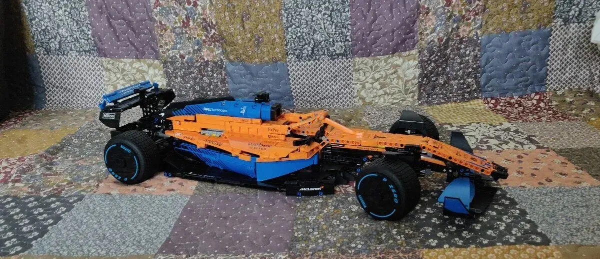 LEGO Technic 42141 McLaren F1 – 1. edícia Pirelli, kompletné