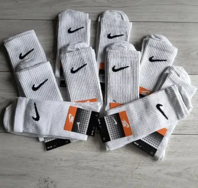 Bílé ponožky Nike vel. 41-44, 10 párů