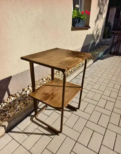 Odkládací trubkový stolek_Funkcionalismus Bauhaus