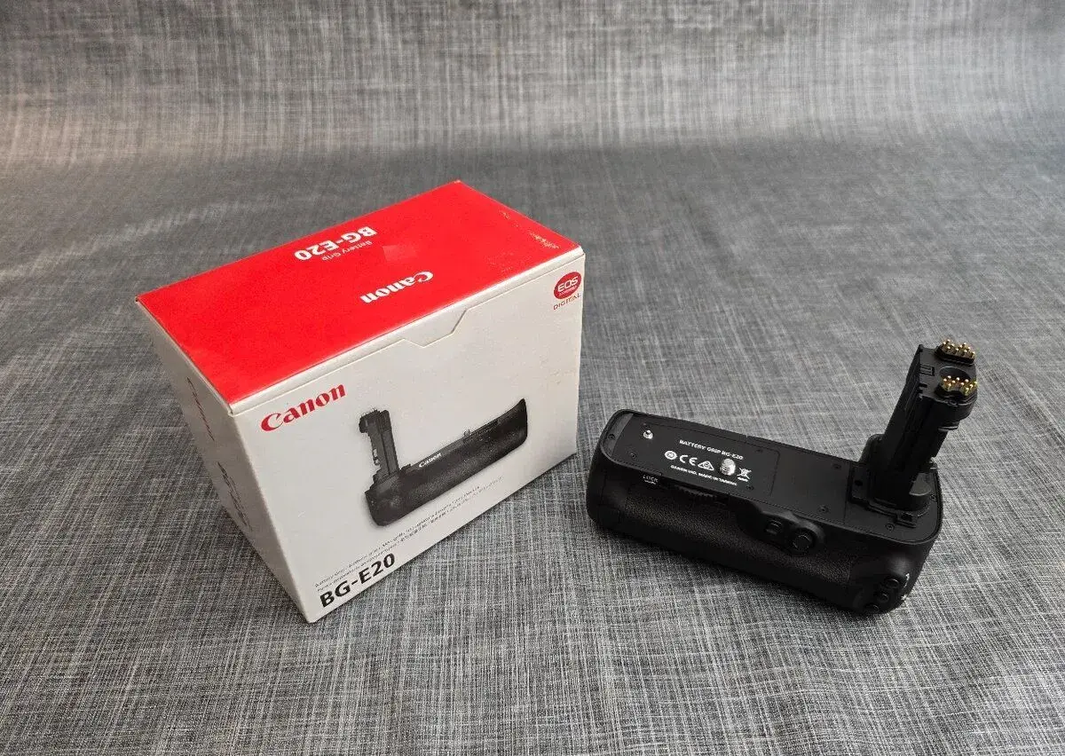 Canon BG-E20 – originální battery grip pro EOS 5D Mark IV