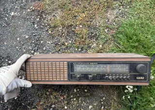 Staré rádio RTF Saturn MR 423