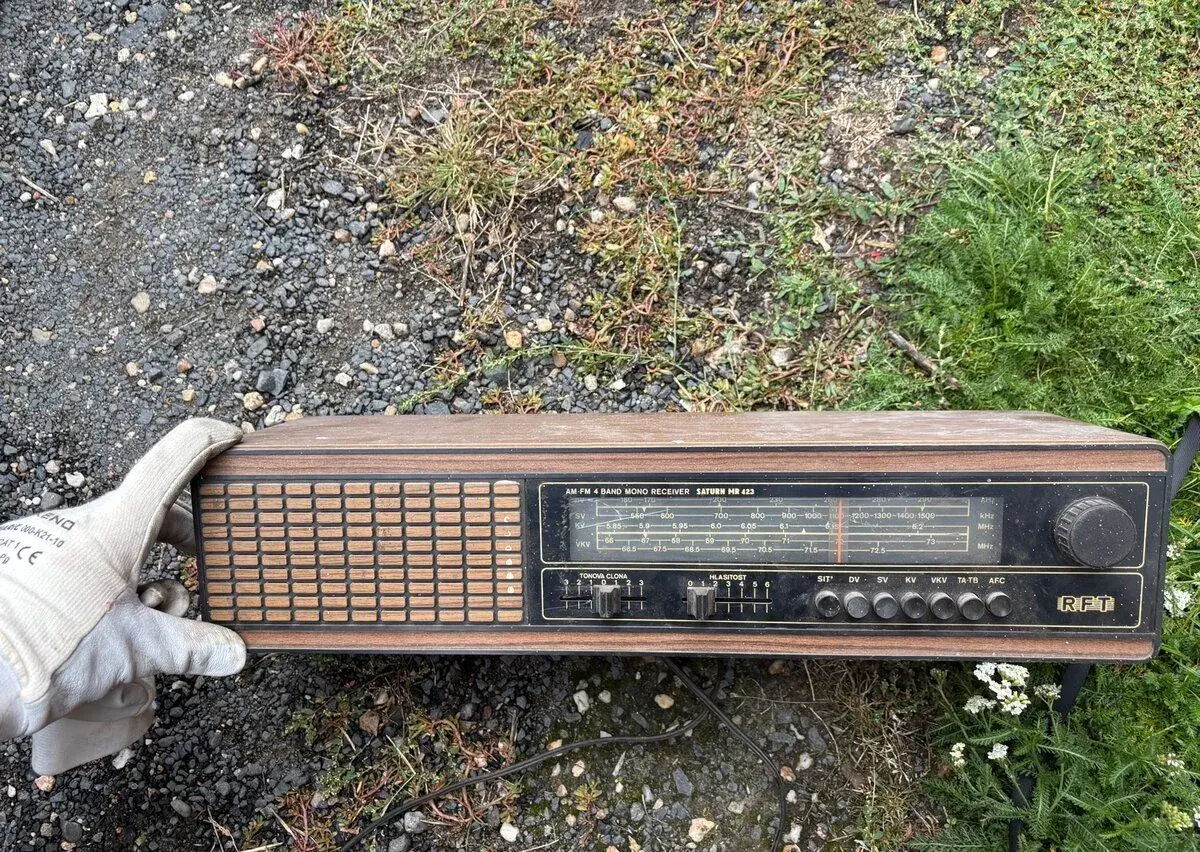 Staré rádio RTF Saturn MR 423