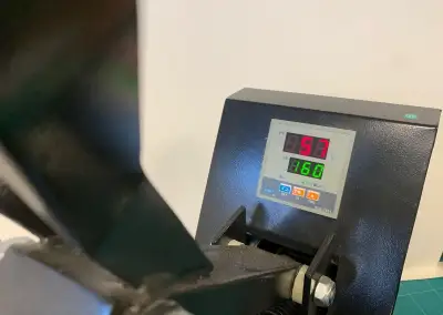 Ruční termolis – zažehlovací lis na textil, digitální