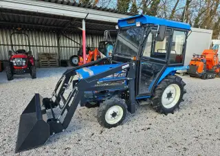 malotraktor Iseki TA215 4x4 s kabinou a čelákem