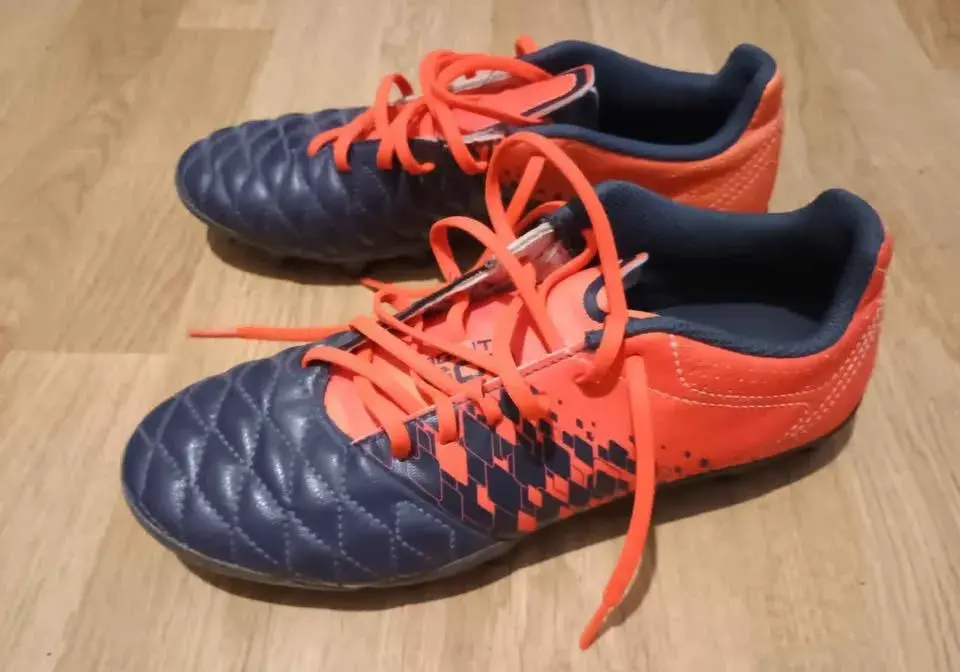 Fotbalové kopačky Decathlon Kipsta vel. 39