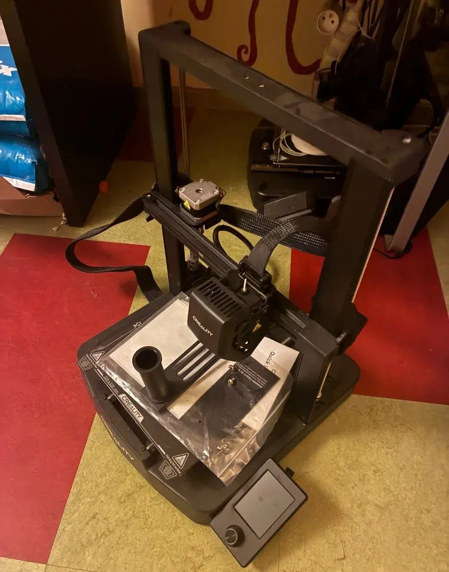 Creality Ender 3 SE – 3D tiskárna, funkční, natisknuto ~10 h