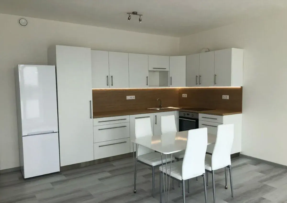 Byt v novostavbě 2+kk s balkonem s parkovacím stáním