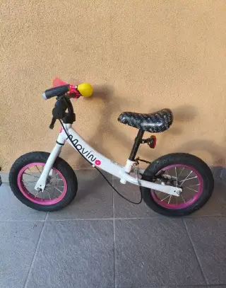 Značkové odrážedlo Movino