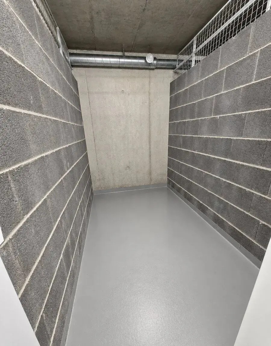Pronájem sklepa 5,3 m² – Příjezd autem, přístup 24/7