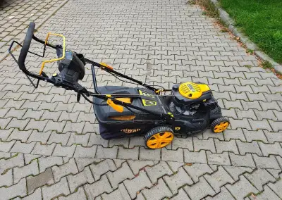 Benzínová sekačka s pojezdem a el. startem Riwall RPM 5135 E