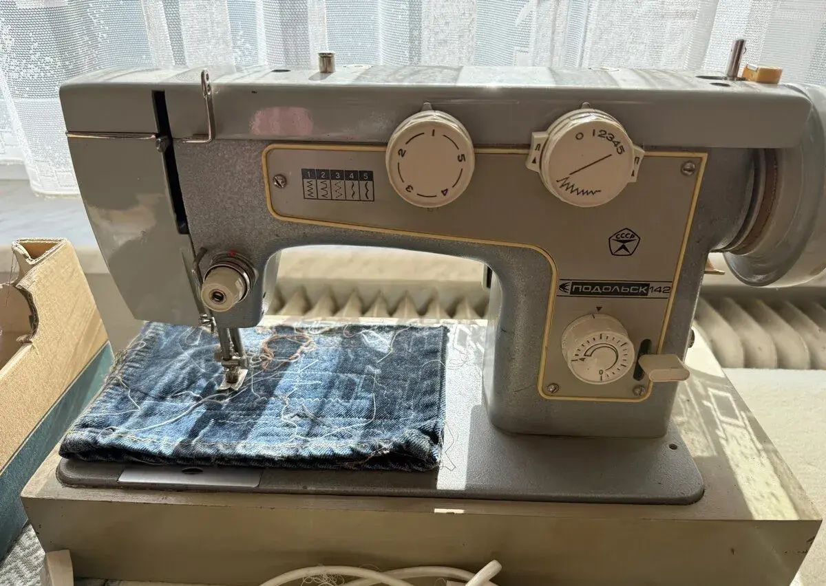 šicí stroj z 80.let подольск 142
