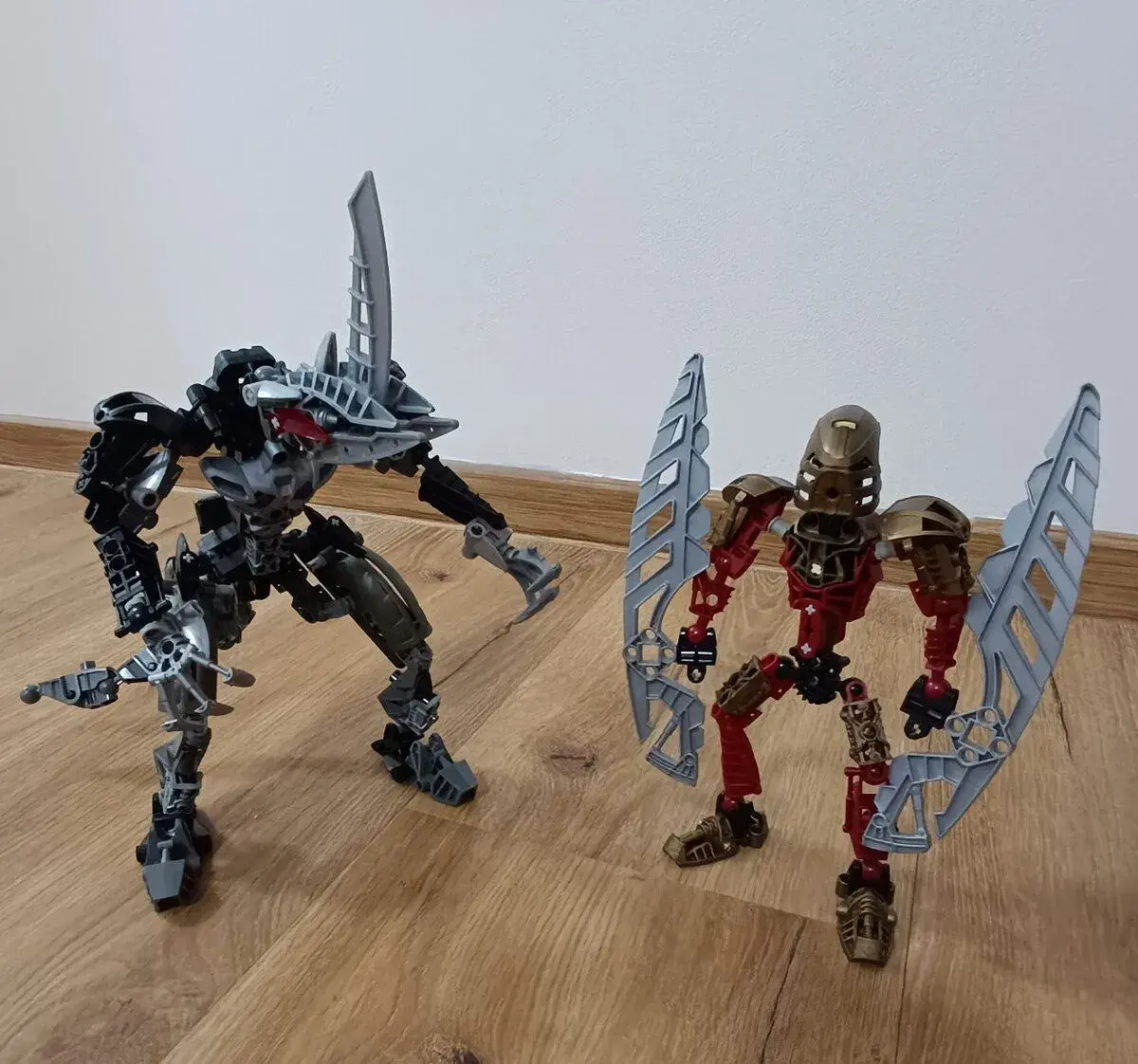 Lego BIONICLE Toa Lhikan & Kikanalo