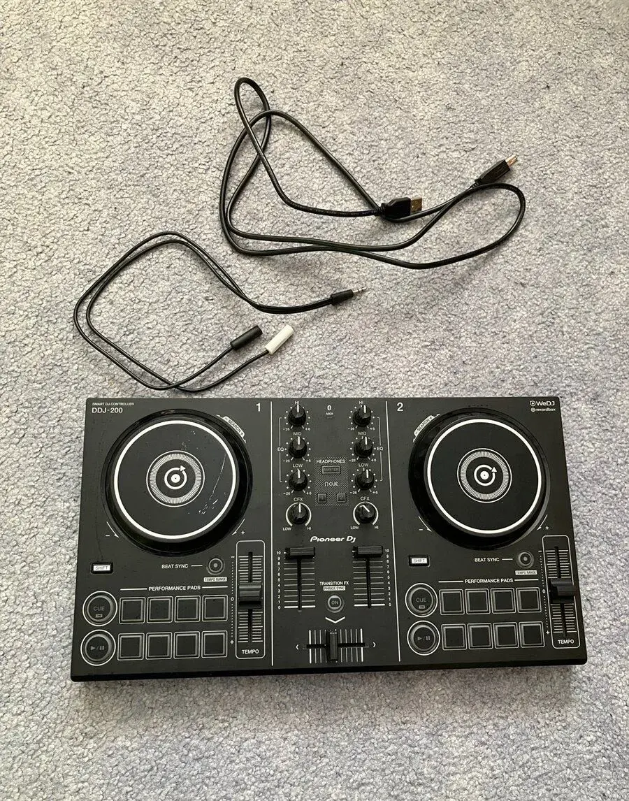 Pioneer DJ DDJ-200 – DJ kontroler pro začátečníky