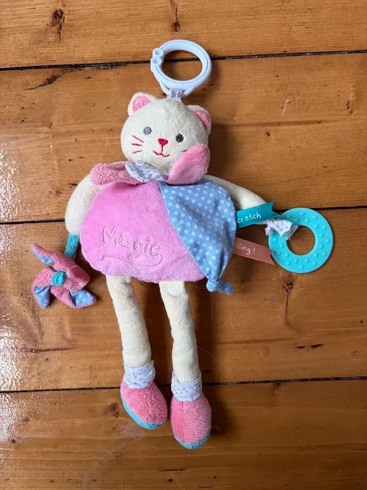 Plyšová kočička pro miminko – DouDou et Compagnie