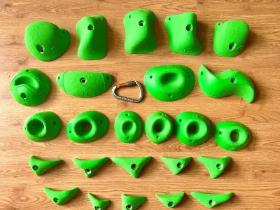 Nové lezecké chyty THEREX Boulder set - 25 kusů
