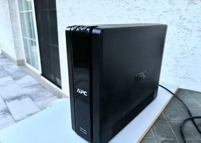 APC Back UPS Pro 1500VA + baterie