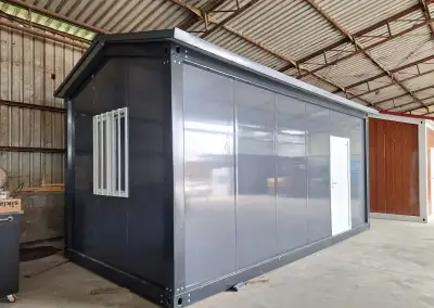 Obytný zateplený kontejner 6x3m se šikmou střechou (Typ A) –