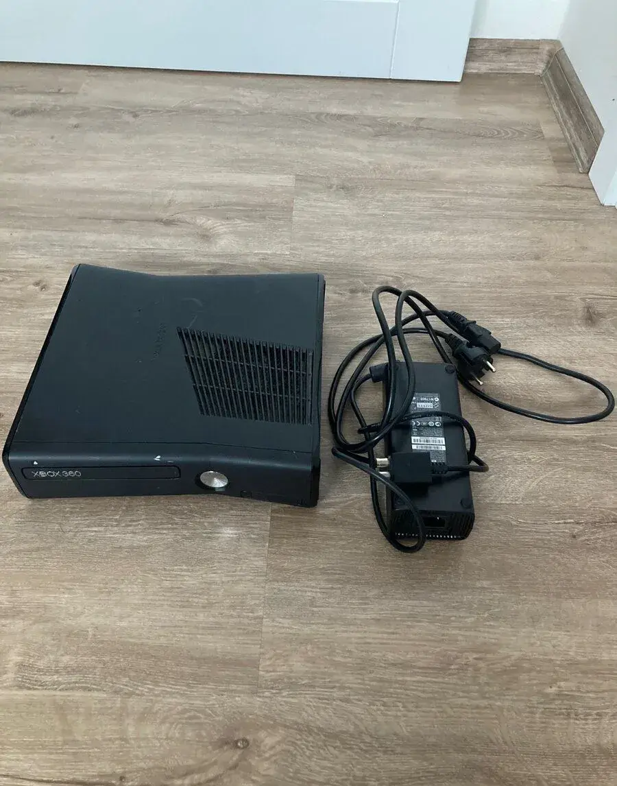 Herní konzoli XBOX 360 S s 250GB