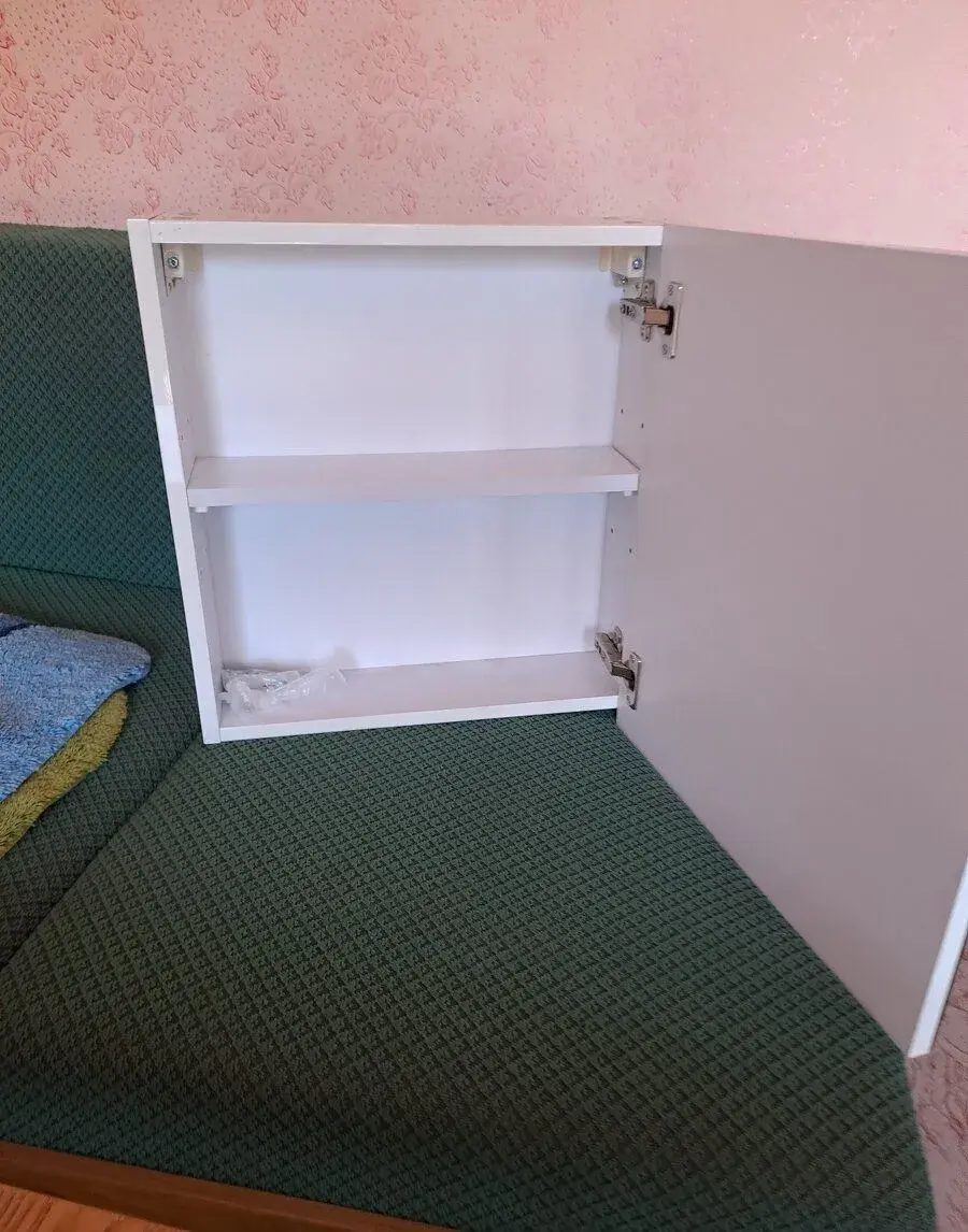 Koupelnové skříňky a věšák