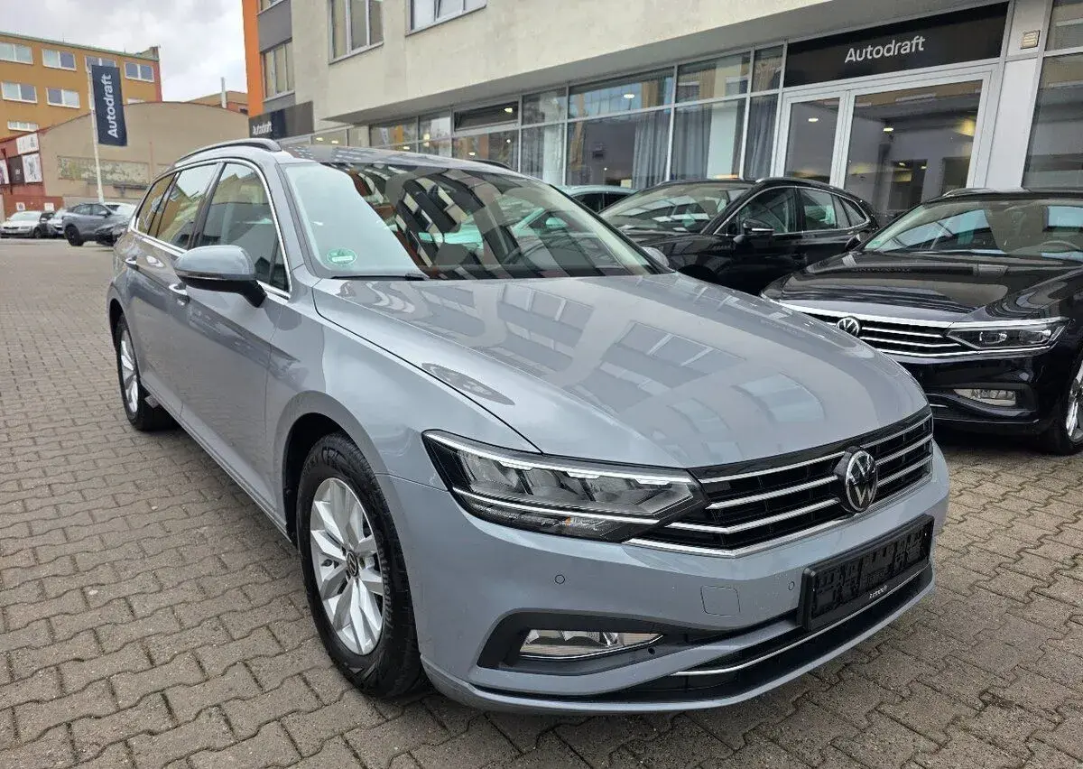 Volkswagen Passat – 2023, 165 569 km