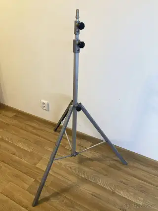 Studiový stativ na světlo