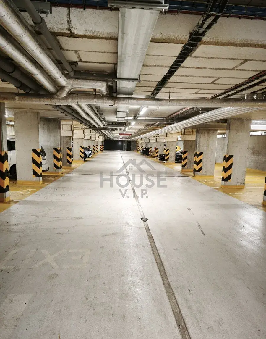 Pronájem garážového stání 12 m², Praha - Strašnice