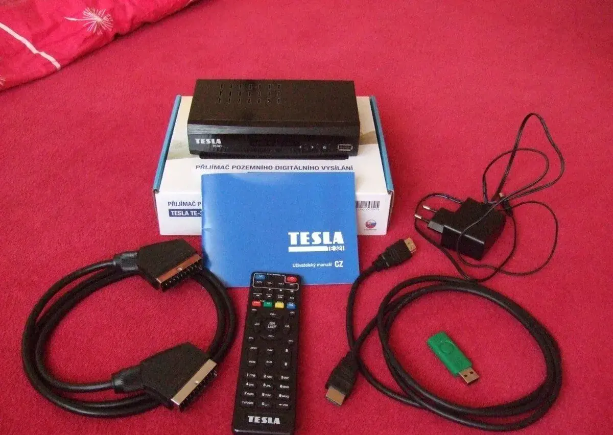 SET-TOP-BOX TESLA + USB FLASH DISK 16GB + KABEL HDMI, SCART