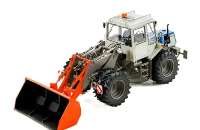 TRAKTOR ŠKODA LIAZ ŠT 180 N - AUTOCULT - 1:32 - LIMITOVANÁ E