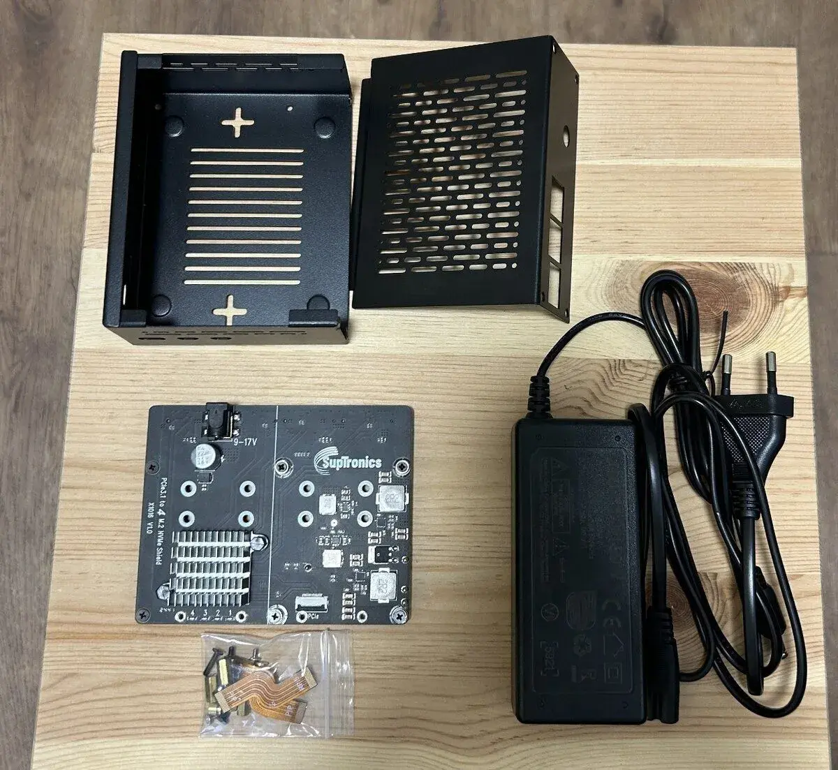Suptronics - X1016 PCIe 3.0 na 4slotový M.2 NVMe SSD Shield
