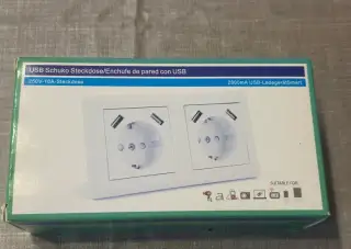 Dvojitou elektrickou zásuvku 230 V se 4 USB porty.
