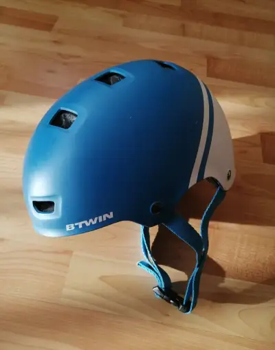 Dětská a juniorská cyklistická helma Btwin