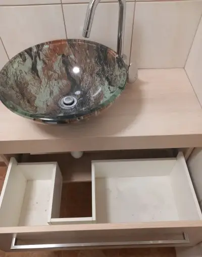 Umyvadlo se skříňkou