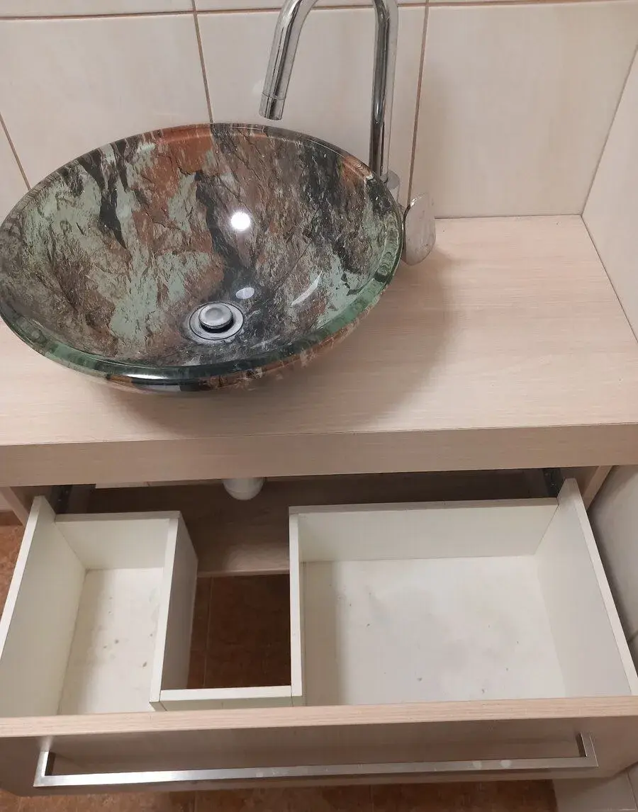 Umyvadlo se skříňkou
