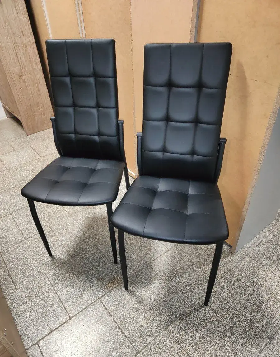 2 židle černé