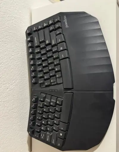 Bezdrátová ergonomická klávesnice Perixx