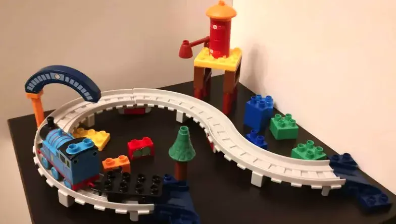 Mega Bloks Thomas & Friends – Mašinka Tomáš + vláčkodráha