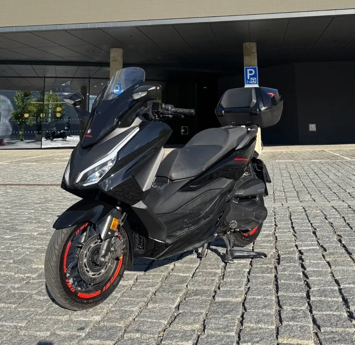 Honda Forza 350